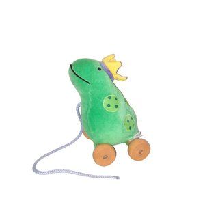 2004 Rich Frog Wooden Wheels Pull Toy Green Plush Toy 8"